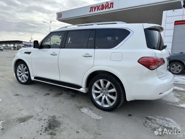 Infiniti QX56.