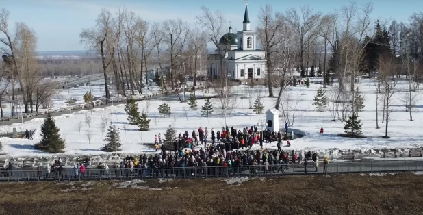 Толпа на Нагорном парке.