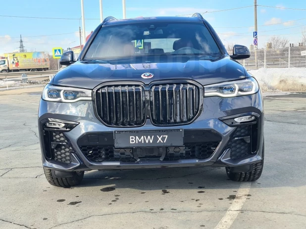 BMW X7 2022 года выпуска за 14 млн рублей