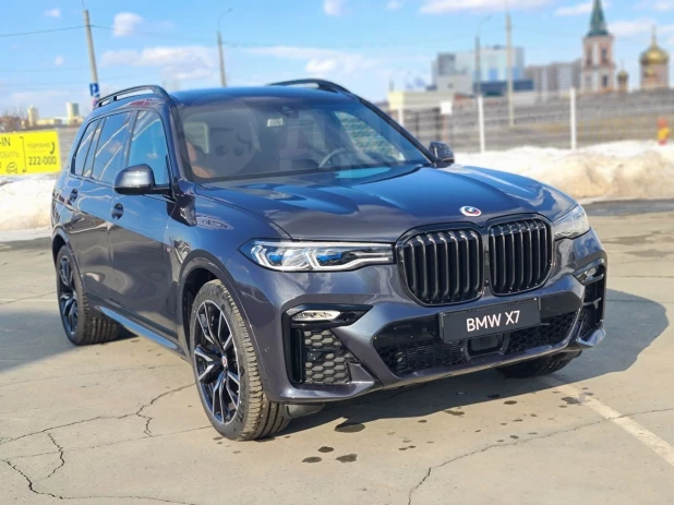 BMW X7 2022 года выпуска за 14 млн рублей