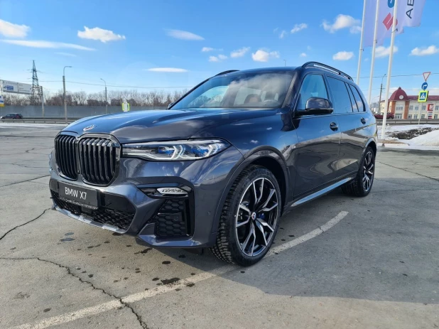 BMW X7 2022 года выпуска за 14 млн рублей