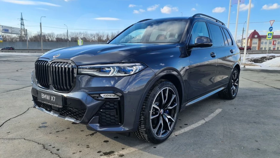 BMW X7 2022 года выпуска за 14 млн рублей