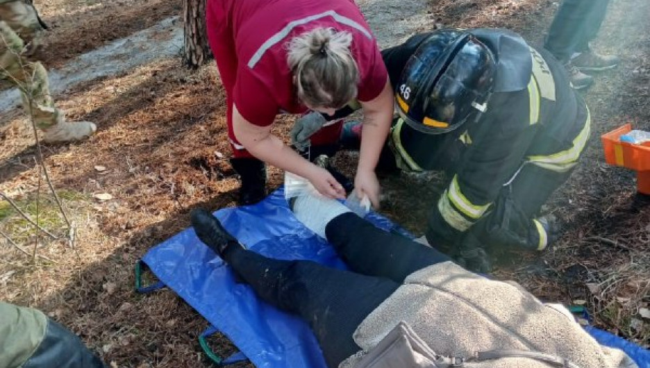 Туристка сломала ногу и застряла на скале в Белокурихе