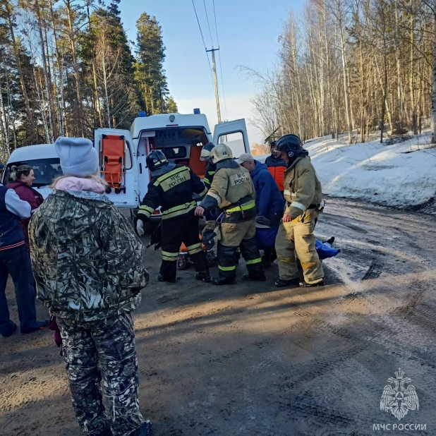 Туристка сломала ногу.