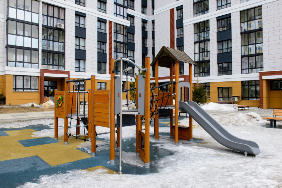 ЖК «Лапландия» – яркий жилой комплекс с с современной детской площадкой для игр.