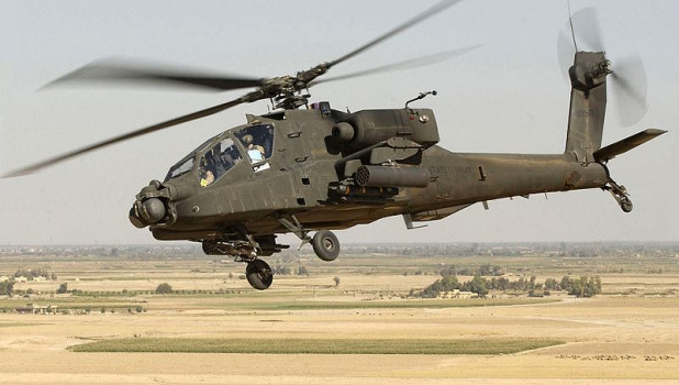 Ударный вертолет Apache.
