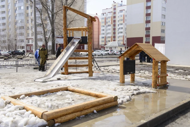 Девятиэтажный дом на ул. Беляева, 14 для переселенцев из аварийного жилья и детей-сирот.