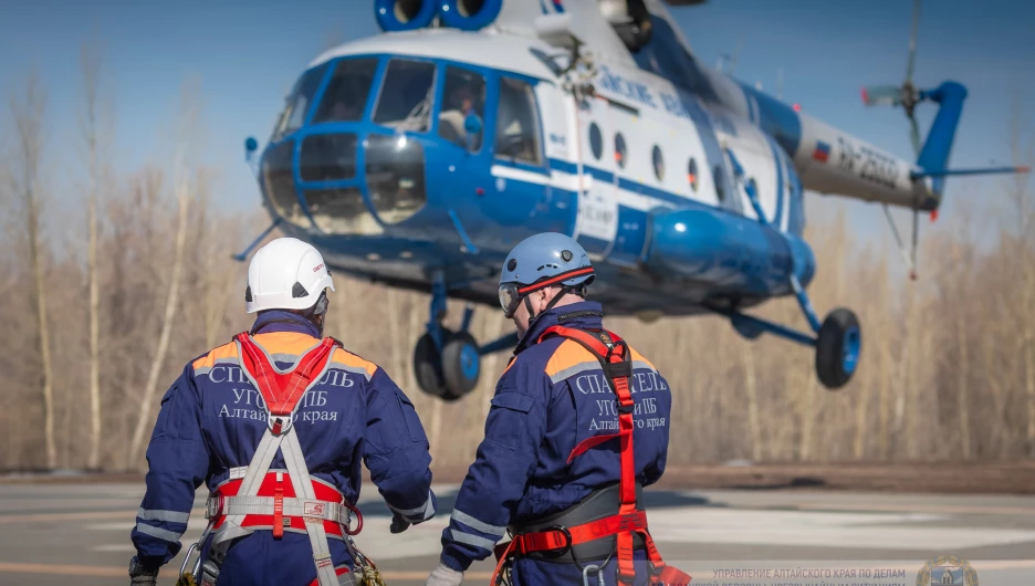  Как в Барнауле прошли учения спасателей на вертолете