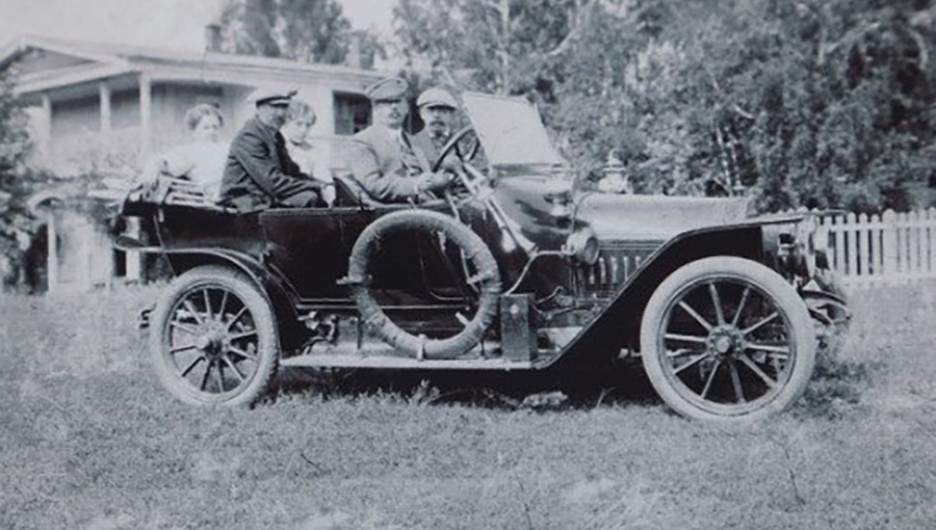 Фото первого автомобиля с Морозовым.