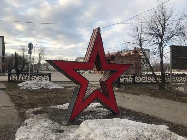 Памятник Победы в виде пятиконечной звезды 