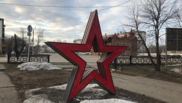 Памятник Победы в виде пятиконечной звезды 