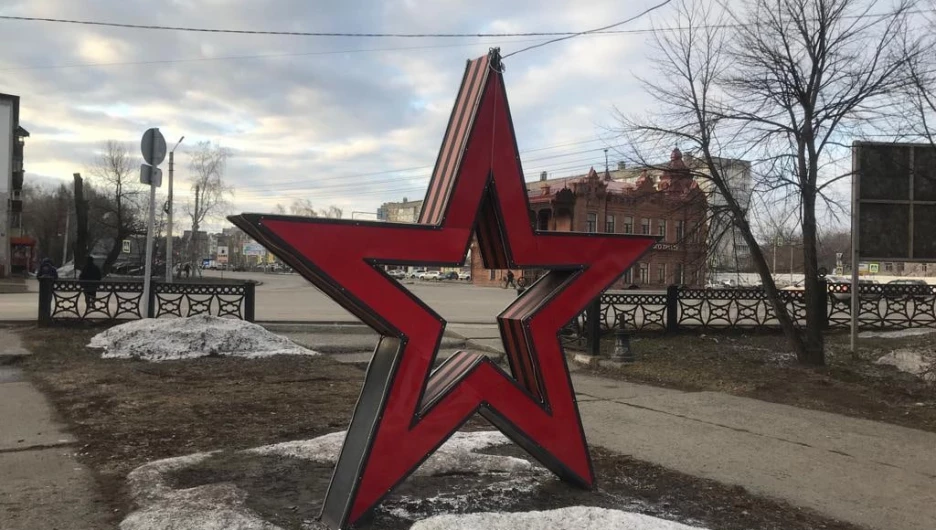 В Бийске восстановили памятник Победы, пострадавший от рук вандала