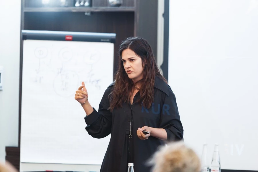 Юлия Макаренко — партнер, руководитель банкротной практики и практики судебной защиты, архитектор бизнес-партнерств.