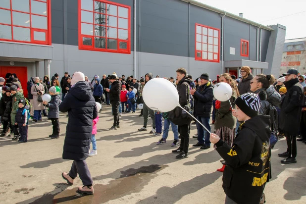 Состоялось торжественное открытие нового центра смешанных единоборств Топ Тим Сибирь по улице ул. Взлётной, 2в.