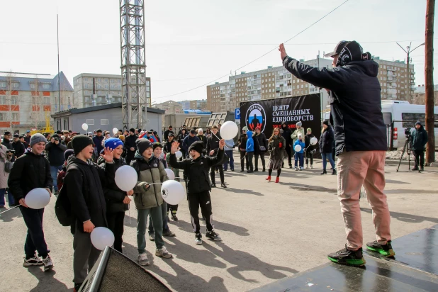 Состоялось торжественное открытие нового центра смешанных единоборств Топ Тим Сибирь по улице ул. Взлётной, 2в.