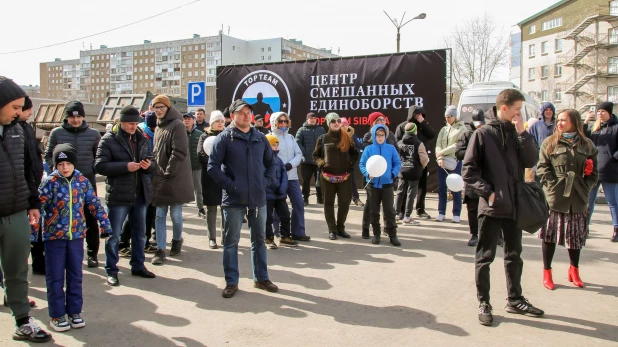 Состоялось торжественное открытие нового центра смешанных единоборств Топ Тим Сибирь по улице ул. Взлётной, 2в.