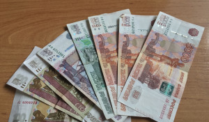 Деньги купюры рубли.