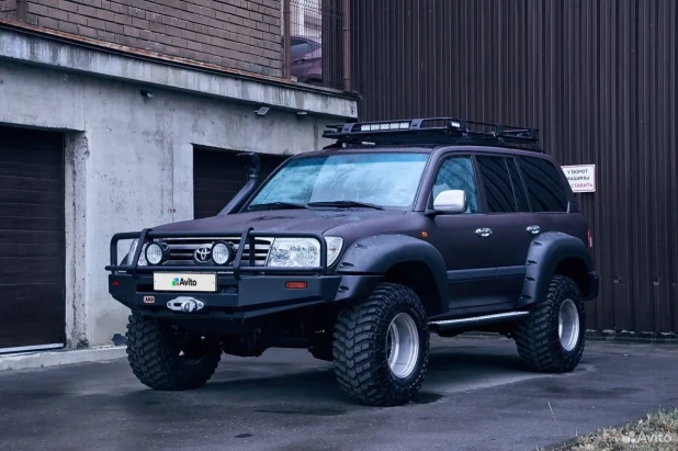 Toyota Land Cruiser 2006 года выпуска за 5 млн рублей