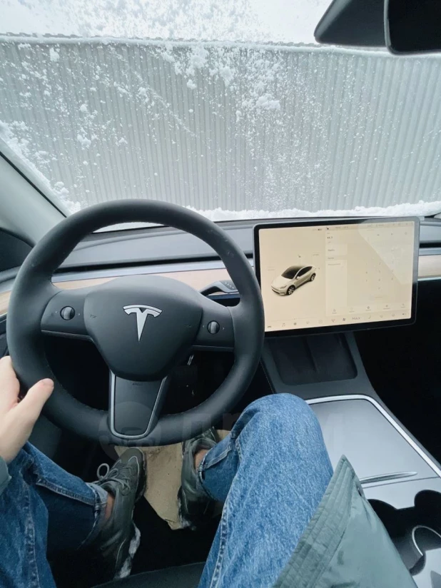  Электрокар Tesla Model Y продают за 5,9 млн рублей в Барнауле

