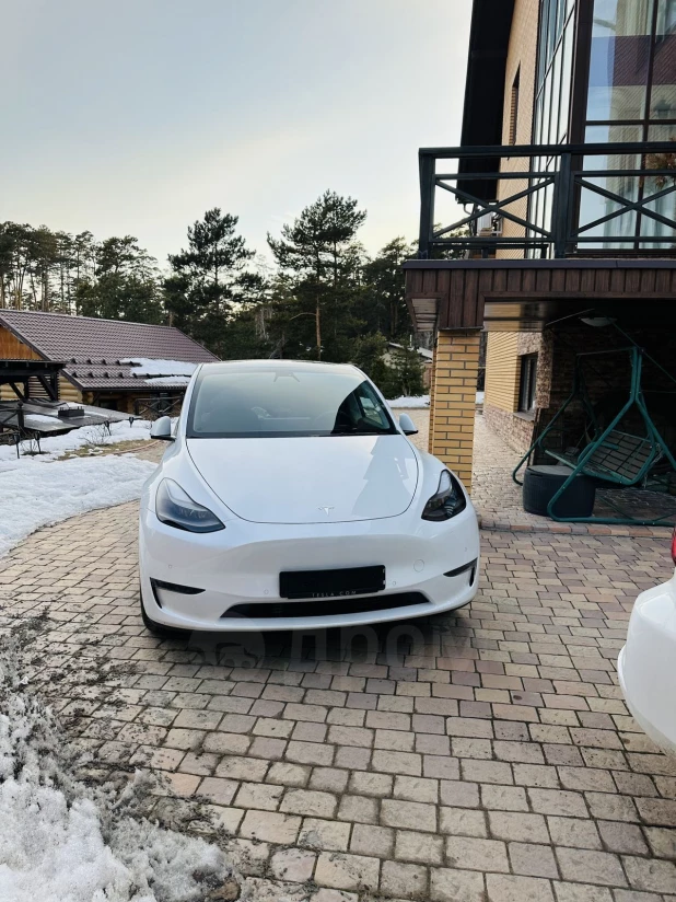  Электрокар Tesla Model Y продают за 5,9 млн рублей в Барнауле

