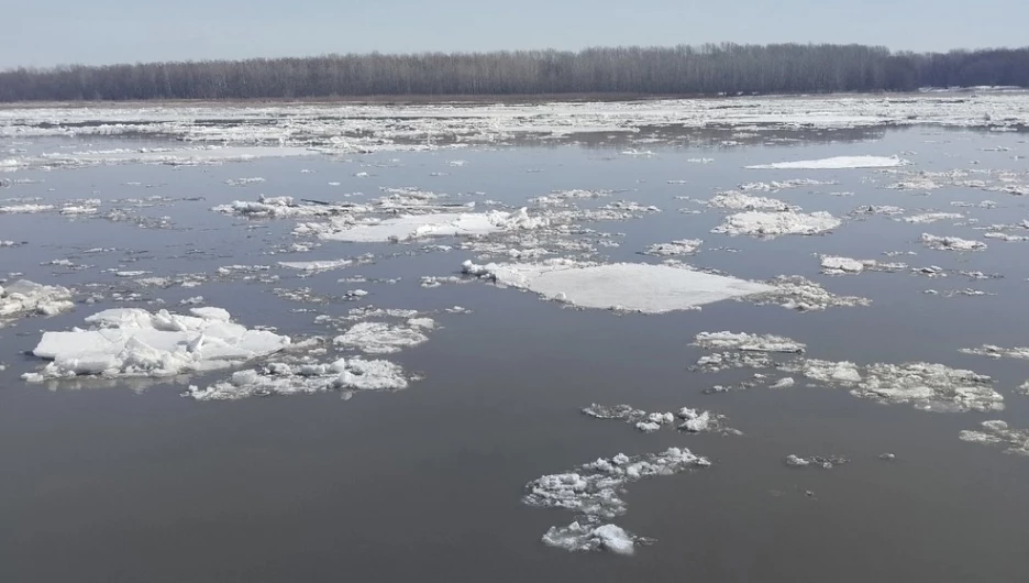 Ледоход в районе Старого моста.