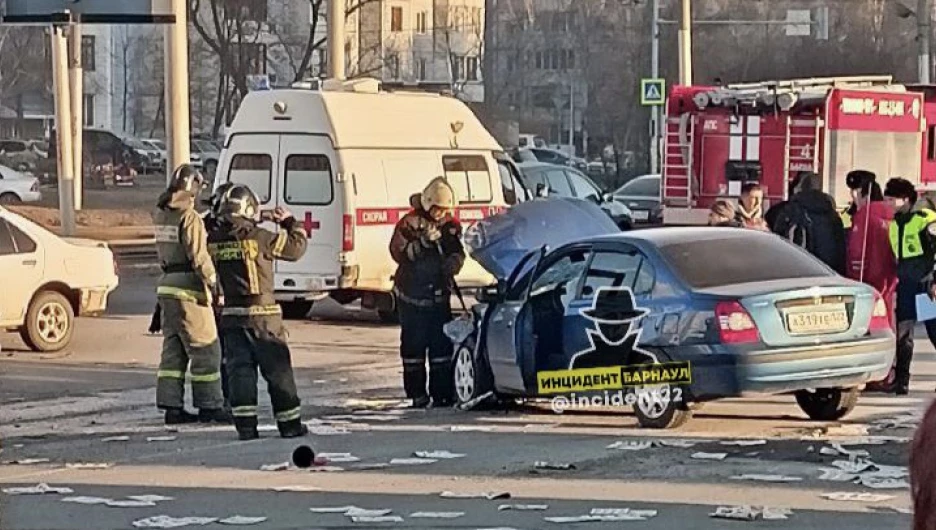 ДТП на пересечении ул. Антона Петрова и ул. Попова