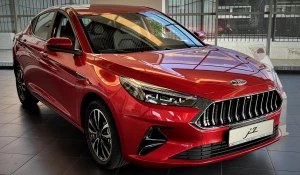 Большой лифтбек JAC J7.