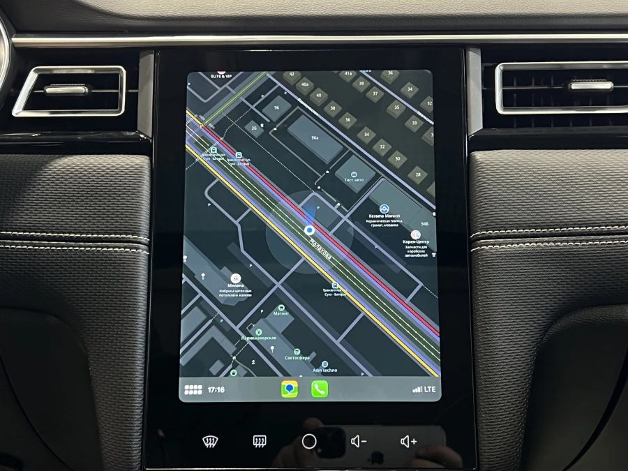 Большой лифтбек JAC J7.