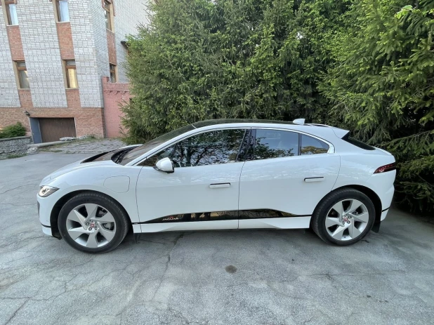 Jaguar I-Pace продают в Сибири за 5,5 млн рублей.