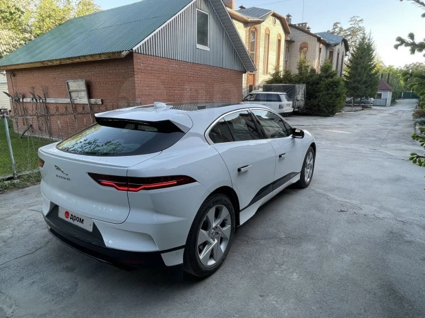 Jaguar I-Pace продают в Сибири за 5,5 млн рублей.