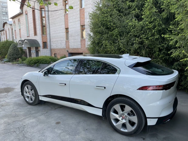 Jaguar I-Pace продают в Сибири за 5,5 млн рублей.