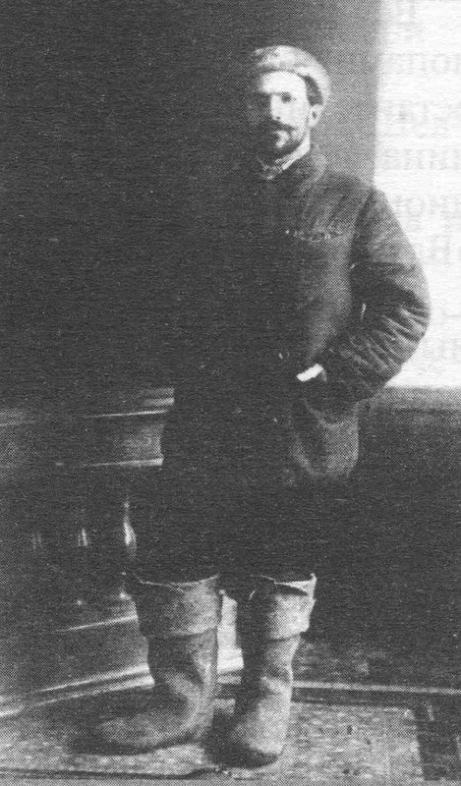 Большевик Владимир Устинович, один инструкторов культурно-просветительного отдела Алтайских кооперативов, дата фото не указана. 