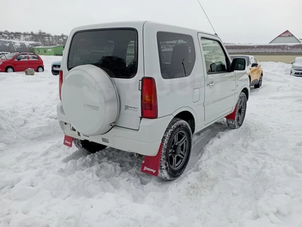 Suzuki Jimny 2013 года выпуска за 1 млн рублей