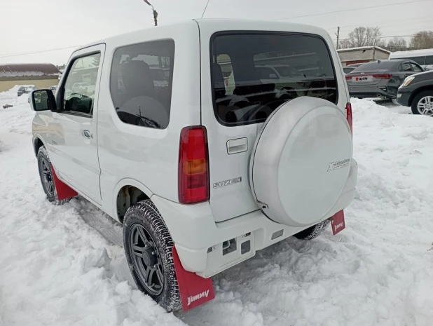 Suzuki Jimny 2013 года выпуска за 1 млн рублей