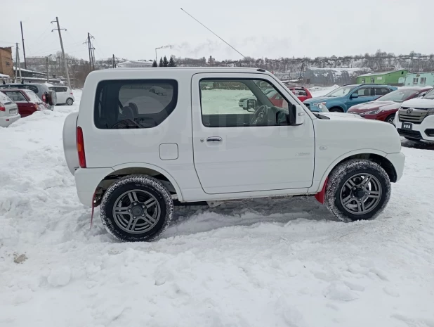 Suzuki Jimny 2013 года выпуска за 1 млн рублей