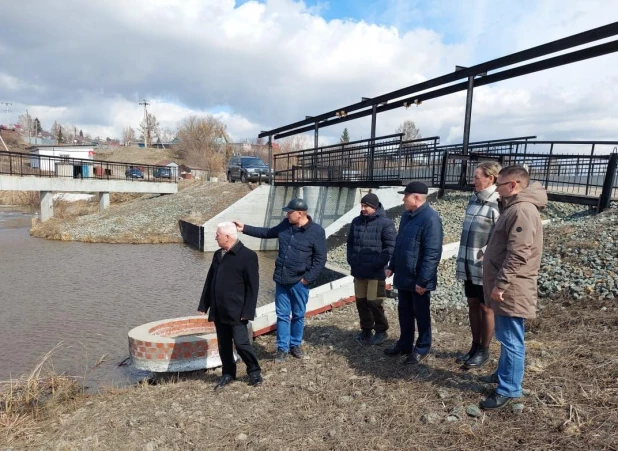 В Барнауле проверяют состояние городских дамб.