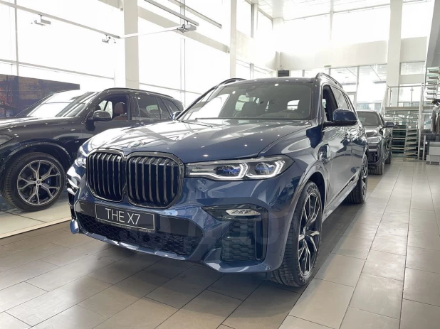 BMW X7 в великолепном синем цвете продают за 14,5 млн рублей в Барнауле

