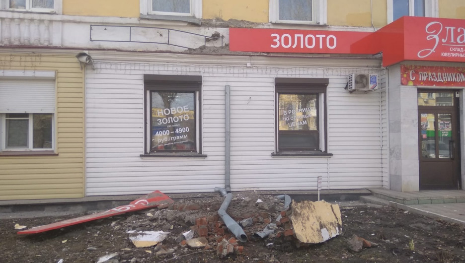 Обрушившийся фасад здания на Ленина, 131.
