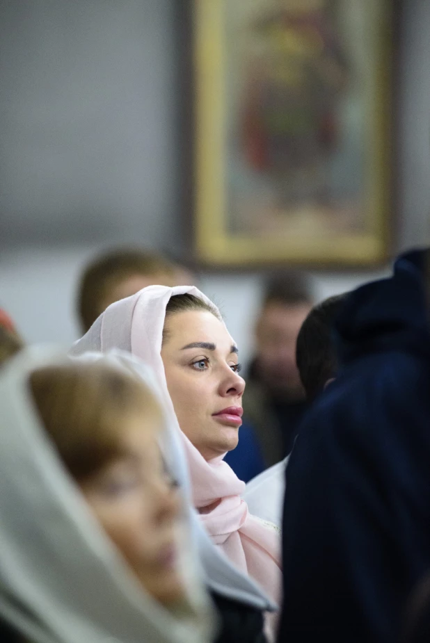 Торжественное богослужение в Александро-Невском соборе.