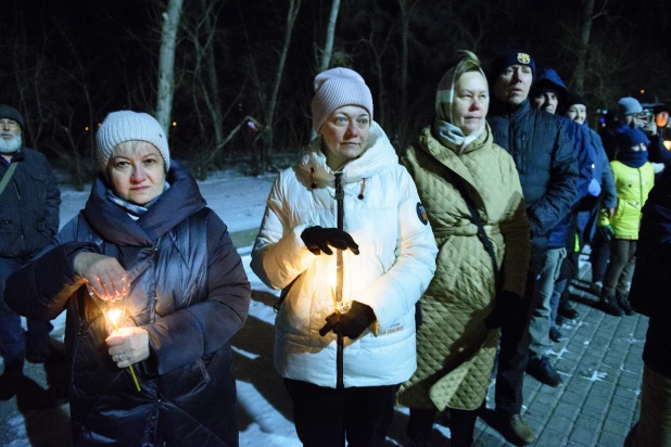 Торжественное богослужение в Александро-Невском соборе.