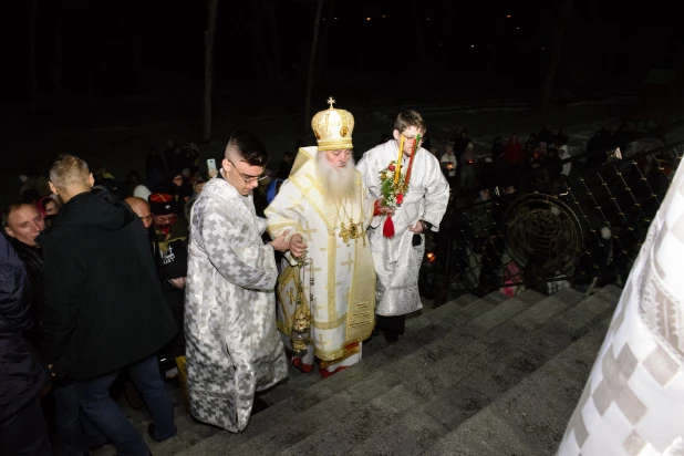 Торжественное богослужение в Александро-Невском соборе.