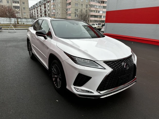 Lexus RX450h 2020 года выпуска за 6,9 млн рублей