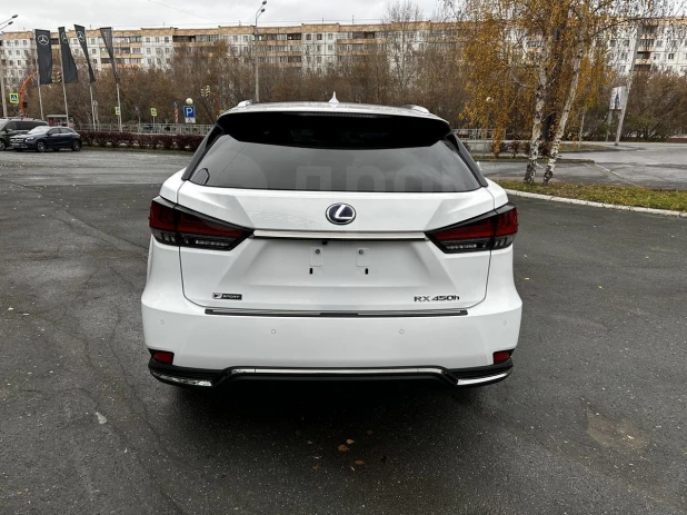 Lexus RX450h 2020 года выпуска за 6,9 млн рублей