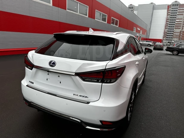 Lexus RX450h 2020 года выпуска за 6,9 млн рублей