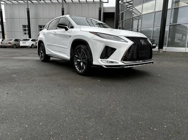 Lexus RX450h 2020 года выпуска за 6,9 млн рублей