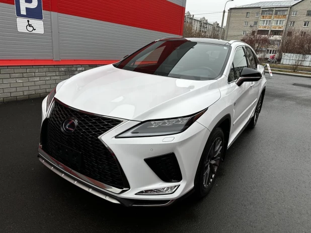 Lexus RX450h 2020 года выпуска за 6,9 млн рублей