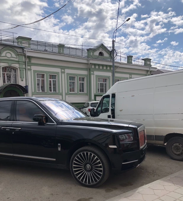 Rolls-Royce Cullinan заметили ан улицах Барнаула