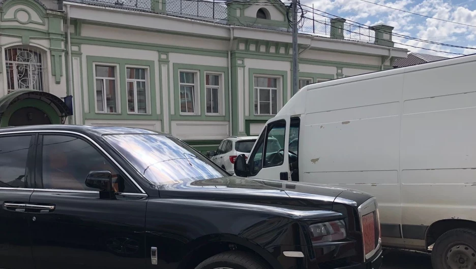 Rolls-Royce Cullinan заметили ан улицах Барнаула