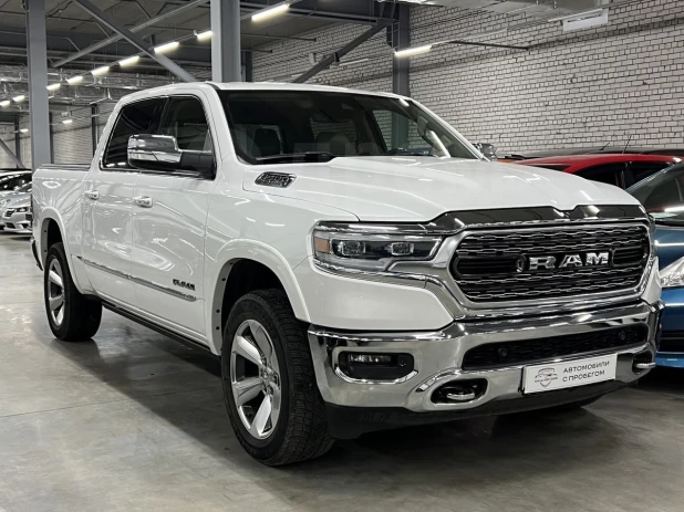 Мощный RAM 1500 продают за 7,7 млн рублей в Барнауле

