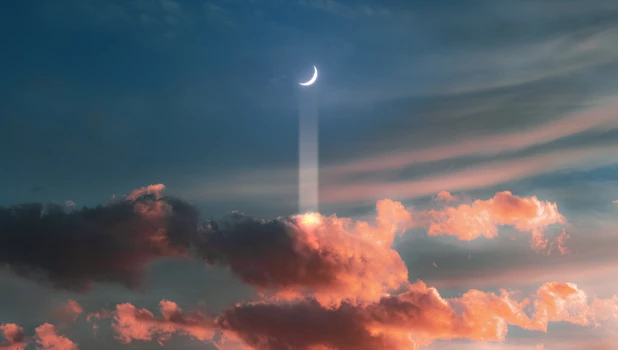 Месяц в облаках.